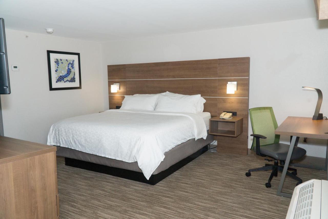 Holiday Inn Express Hotel & Suites Madison By Ihg Eksteriør bilde