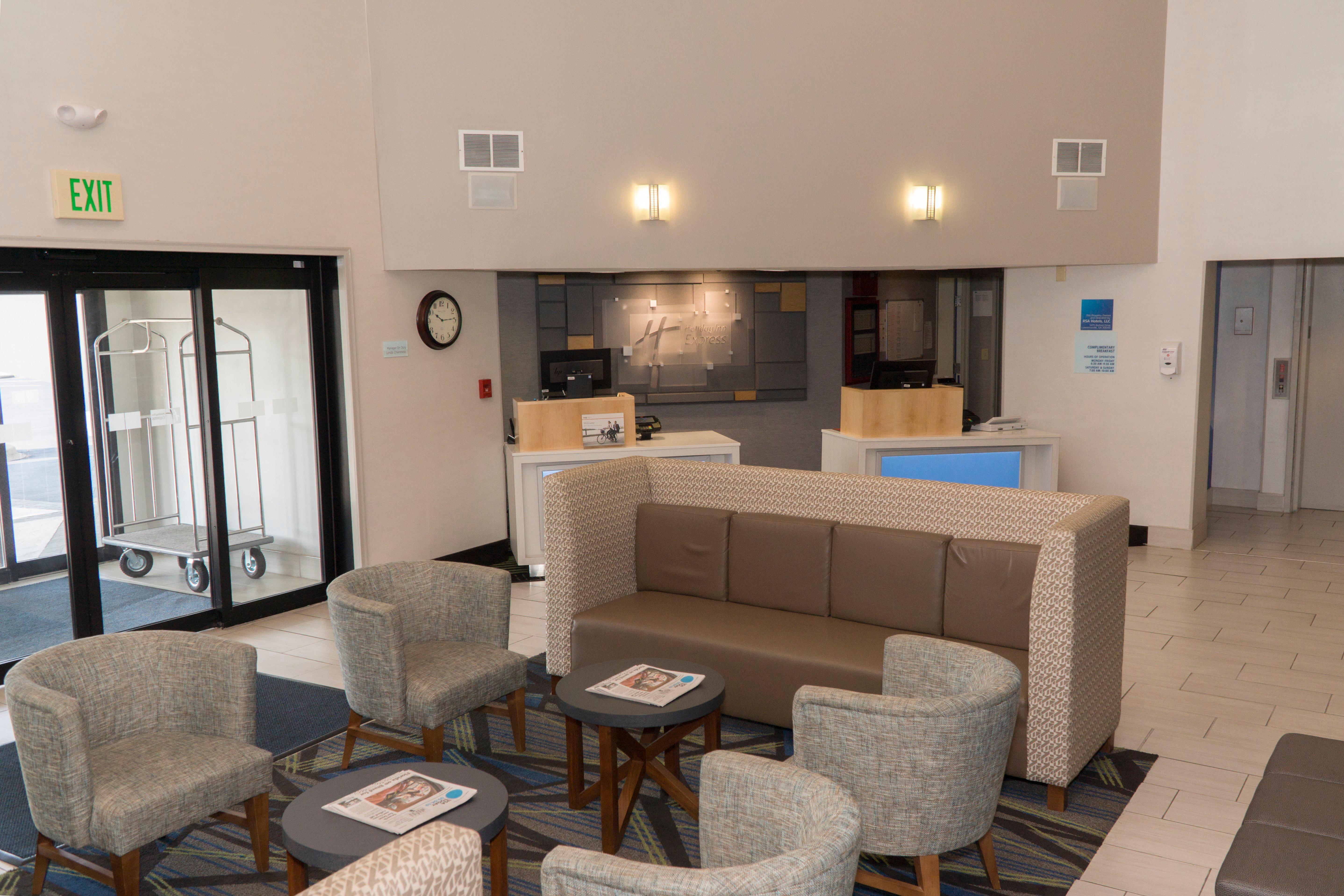 Holiday Inn Express Hotel & Suites Madison By Ihg Eksteriør bilde