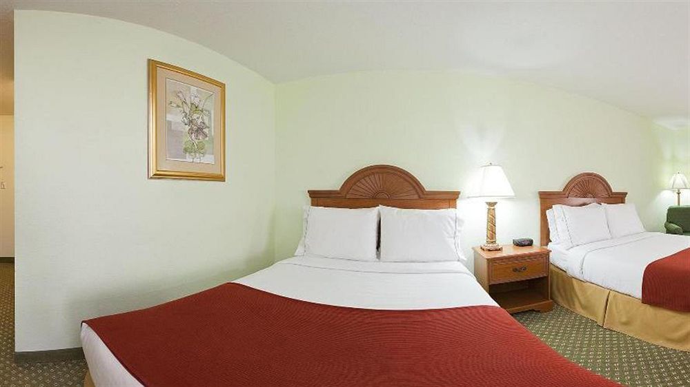 Holiday Inn Express Hotel & Suites Madison By Ihg Eksteriør bilde